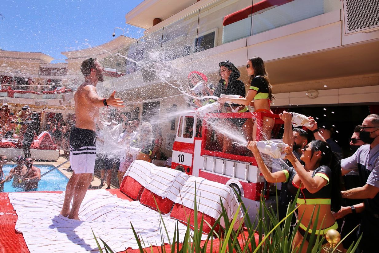 Bottle Service at Encore beach club