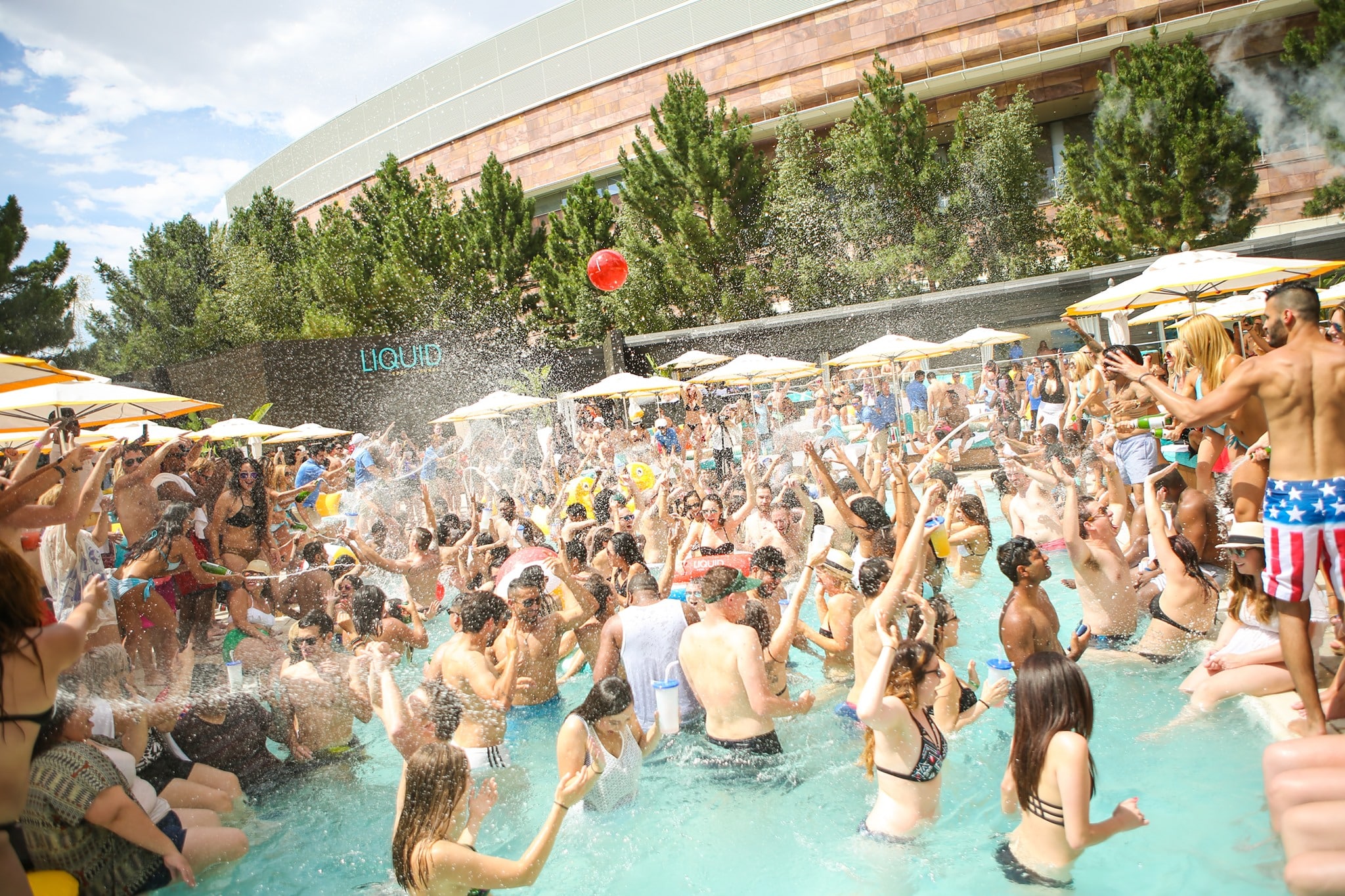 Liquid Pool Lounge