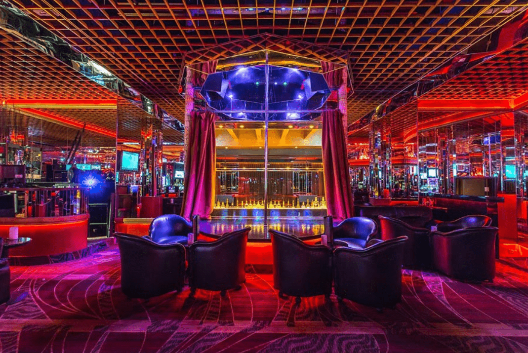 crazy horse 3 free entry