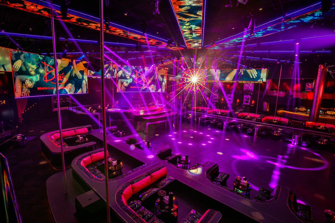 Drais bottle service Main Room tables