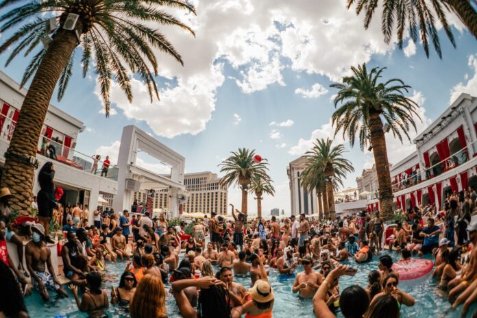 drais beachclub dress code