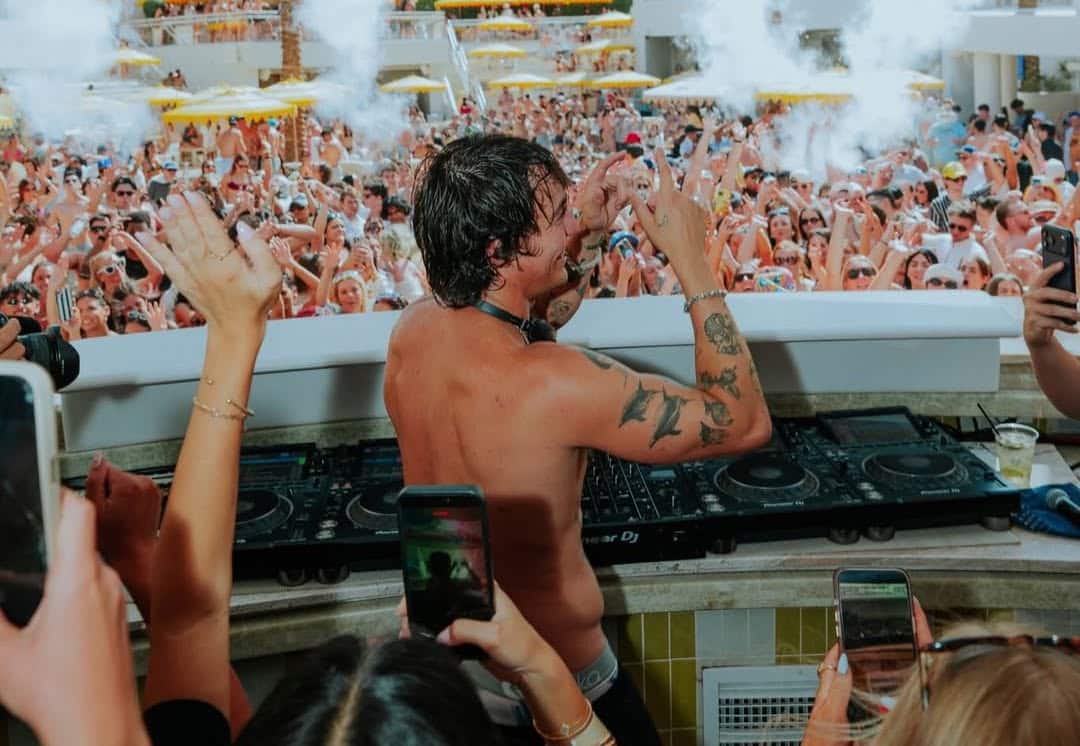 Disco Lines LIV Beach